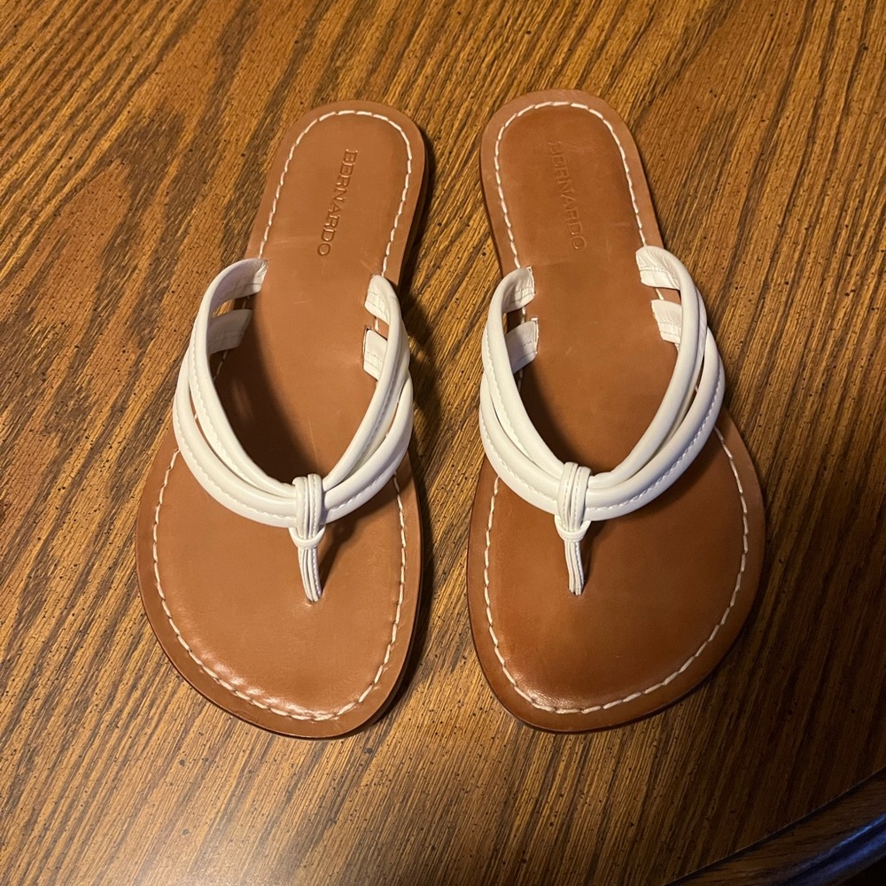 Bernardo Women's Tan and White Sandals